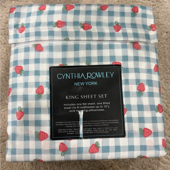 Cynthia Rowley Strawberry Sheets - King - Picture 1 of 3